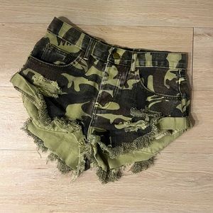 Army Cropped Shorts